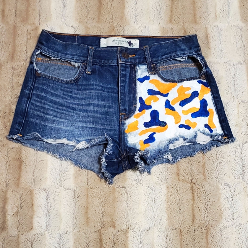 ABERCROMBIE AND FITCH BLUE JEANS SHORTS..SIZE 0